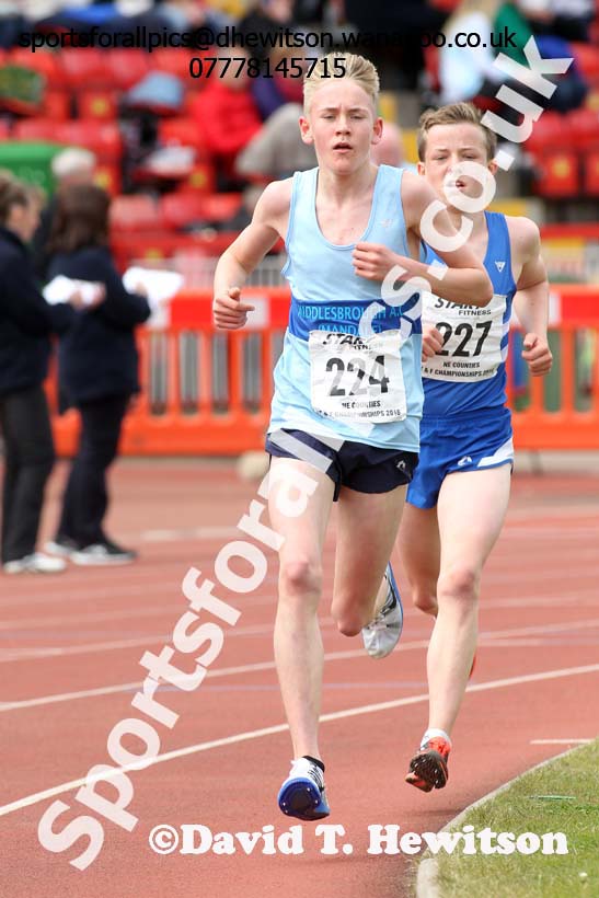 Boys under-15s 3000 metres, North Eastern Track and Field Champs, Gateshead Stadium. Photo: David T. Hewitson/Sports for All Pics